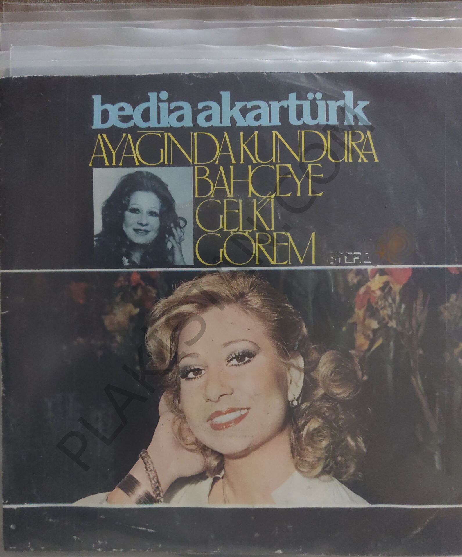 Bedia Akartürk ayağında kundura 45 lik PLAK