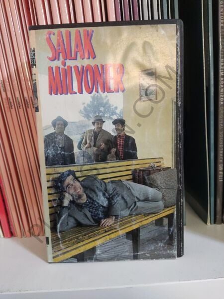 SALAK MİLYONER Kemal Sunal - Zeki Alasya - Metin Akpınar - Halit Akçatepe VHS